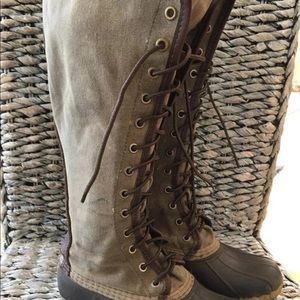 Signature waxed canvas LL Bean boot